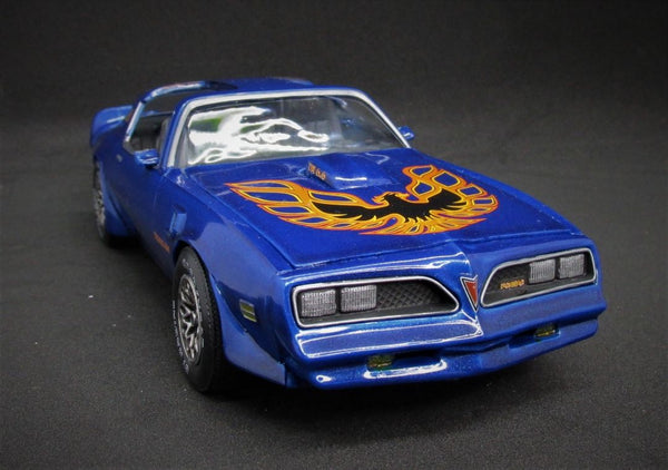 MPC 1977 Pontiac Firebird T/A 1/25 Model Kit (Level 2)