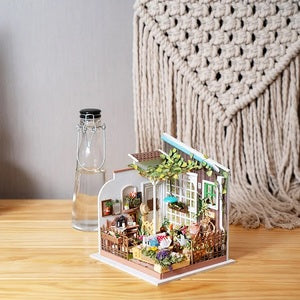 Rolife DIY House; Miller's Flower Garden